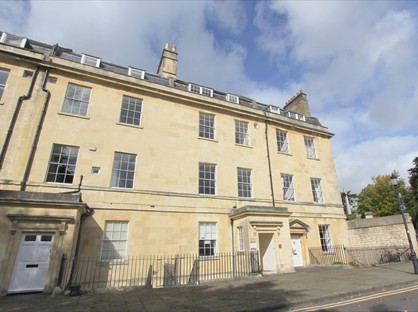 2 Bed Flat, Queens Parade, BA1