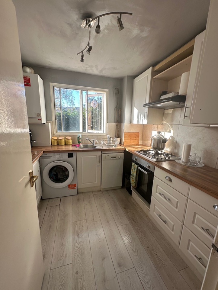 London 1 Bed Flat Eastern Road N22 To Rent Now For 1 600 00 P m