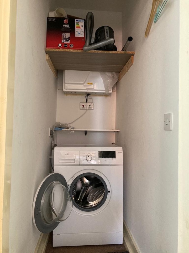2 Bed Flat, Moss Street, L6 photo 5